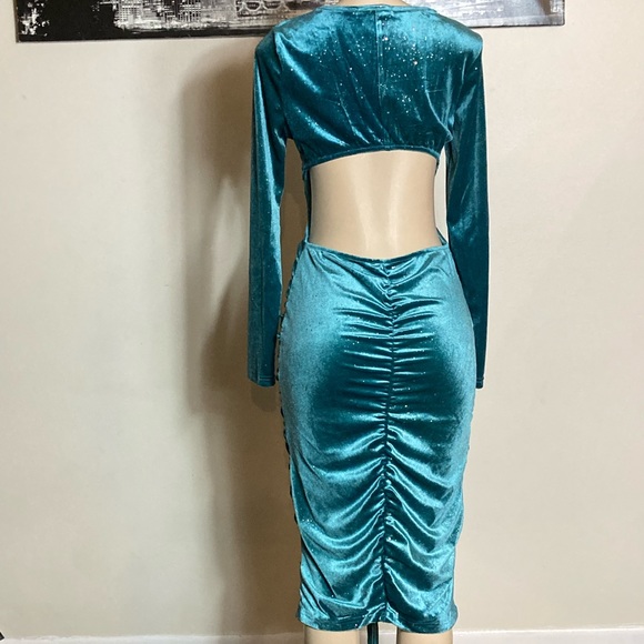 Green Velour long sleeve ruched dress - Picture 3 of 3